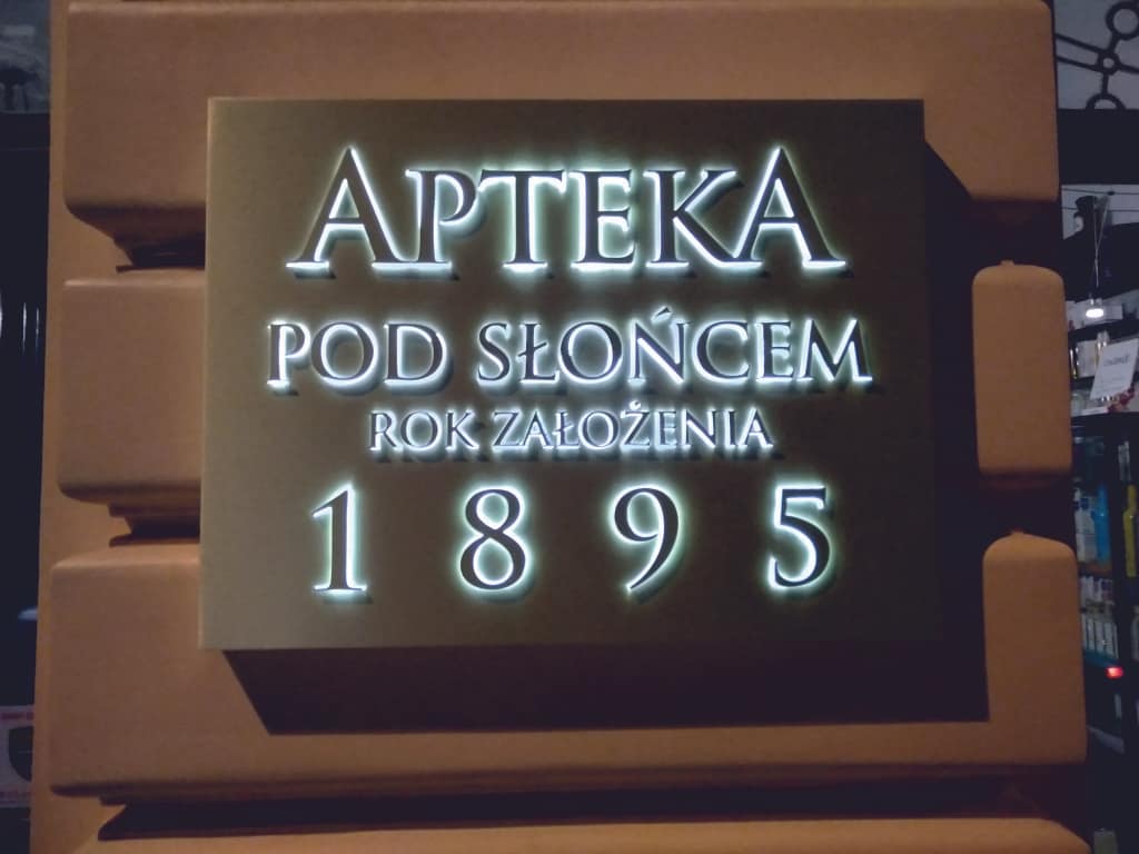 kaseton reklamowy podświetlany efektem halo z dibondu