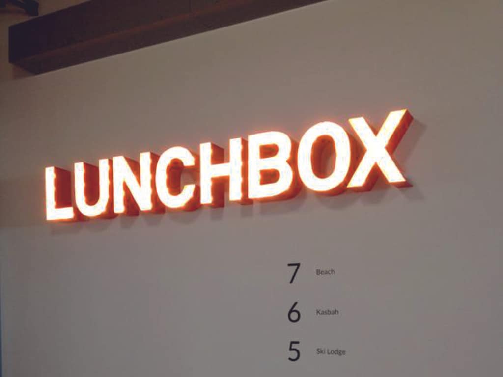 litery przestrzenne 3D z pleksi podświetlane