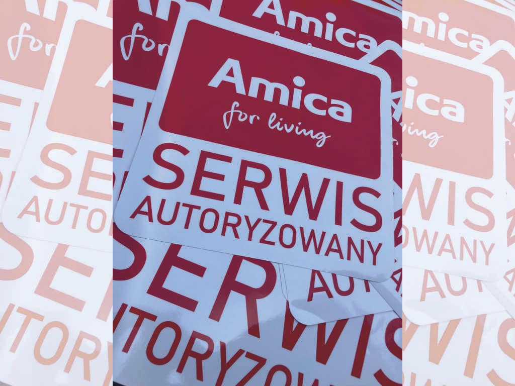 Naklejki reklamowe Amica zabezpieczone laminatem UV błysk